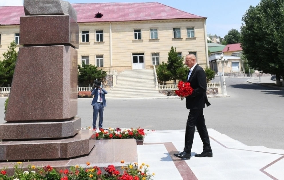 Президент Ильхам Алиев прибыл в Дашкесанский район  Посещение памятника великому лидеру Гейдару Алиеву ВИДЕО