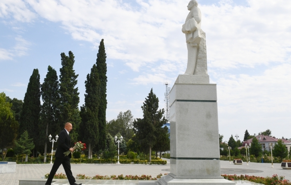 President Ilham Aliyev visited statue of national leader Heydar Aliyev in Goranboy VIDEO