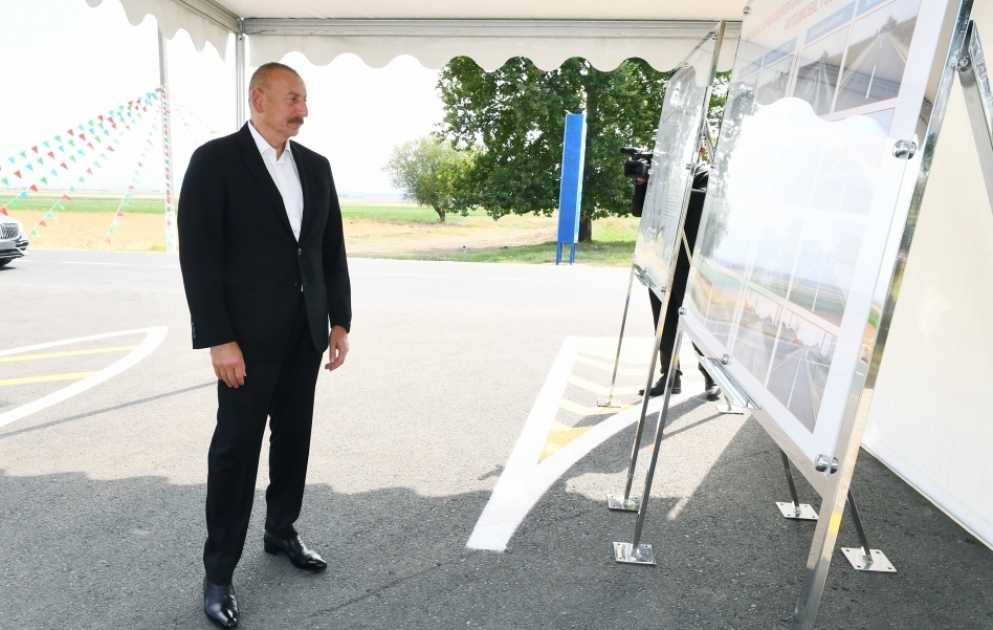 Präsident Ilham Aliyev weiht im Rayon Goranboy neue Automobilstraße ein VIDEO