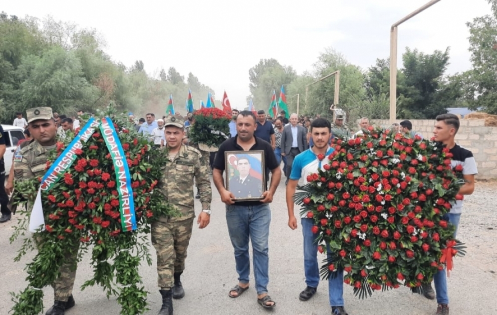 Azərbaycan Ordusunun Kəlbəcərdə şəhid olan giziri Beyləqanda son mənzilə yola salınıb VİDEO