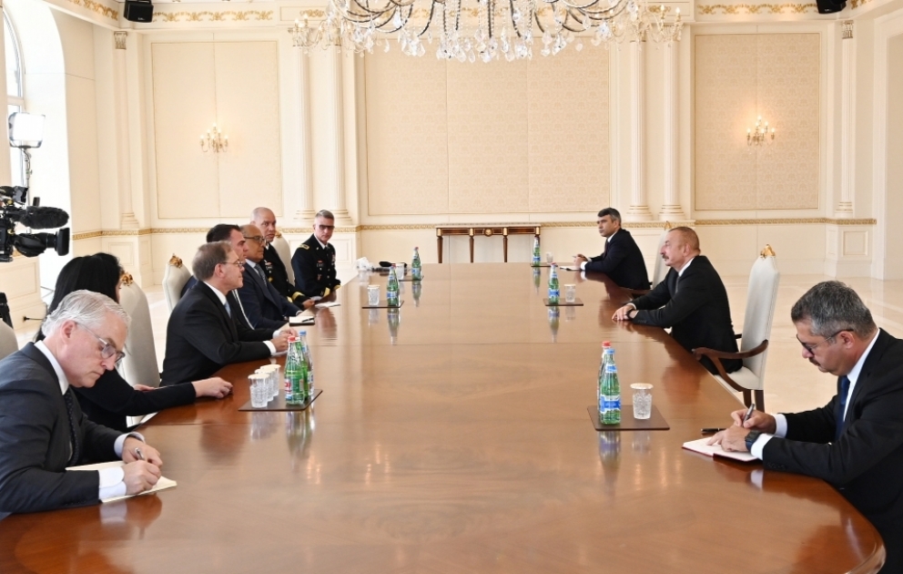 Präsident Ilham Aliyev empfängt Delegation um Gouverneur von US-Bundesstaat Oklahoma Kevin Stitt VIDEO