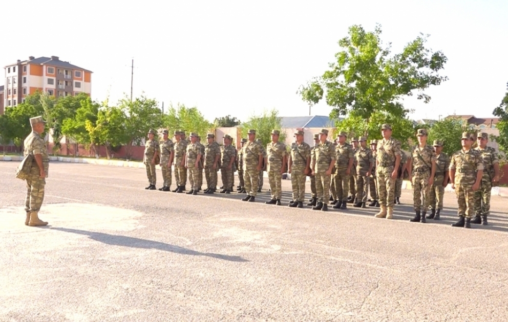 Taqım, bölük, batareya komandirləri və müavinləri ilə toplantılar keçirilib VİDEO