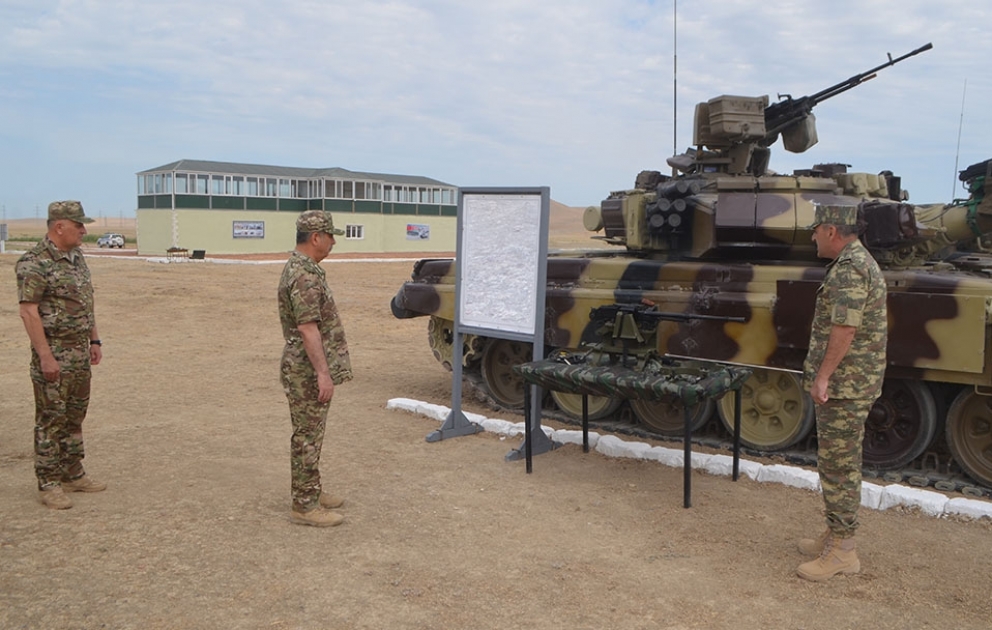 Azerbaijani defense minister inquires about progress of Officers’ Advanced Professional Training and Improvement Courses VIDEO