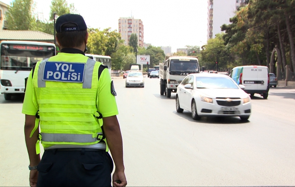Paytaxt ərazisində ictimai nəqliyyatda polis əməkdaşları tərəfindən gücləndirilmiş nəzarət-profilaktik tədbirlər həyata keçirilib VİDEO