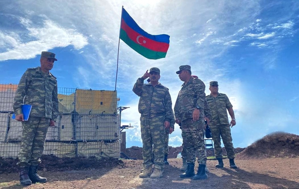 Министр обороны встретился с личным составом, несущим боевое дежурство в Кяльбаджарском районе ВИДЕО