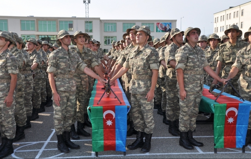 Gəncədə gənc əsgərlərin andiçmə mərasimi keçirilib VİDEO