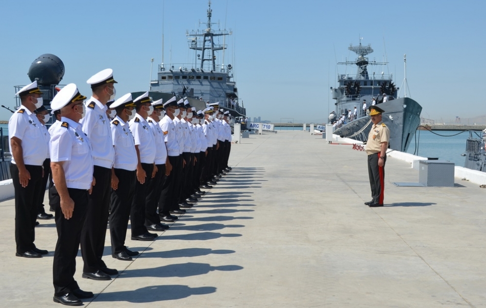 Azerbaijani defense minister inspects readiness of team to participate in “Sea Cup” contest VIDEO