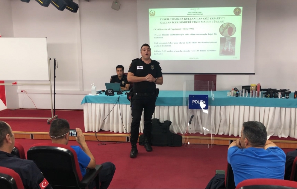 Ankarada keçirilən təlimlərin üçüncü günündə azərbaycanlı jurnalistlərə müharibə nəzəriyyəsi və terminologiyası mövzusu tədris olunub VİDEO