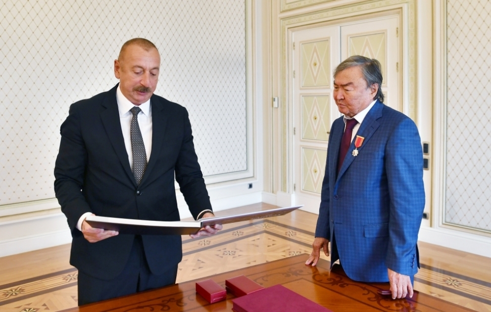 President Ilham Aliyev received prominent Kazakh poet and public figure Olzhas Suleimenov VIDEO