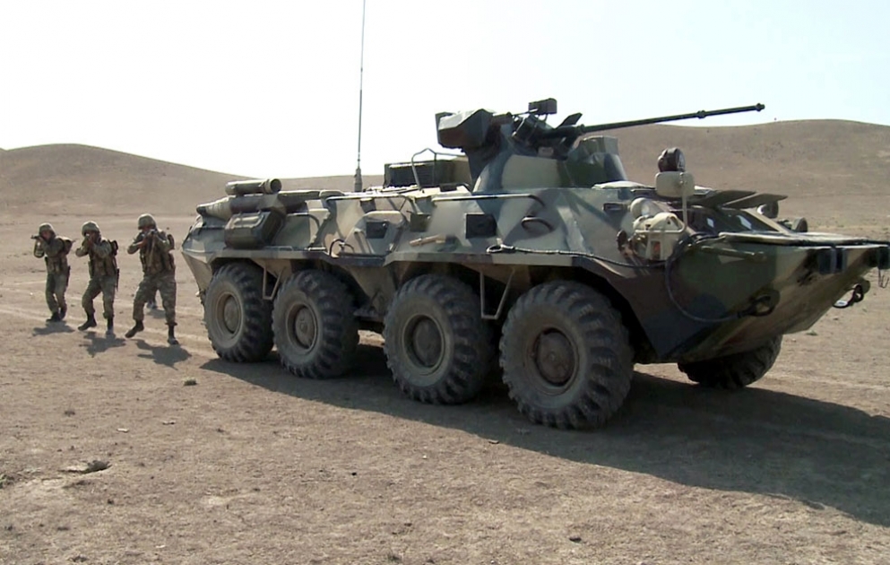 Экипажи бронетехники совершенствуют боевые навыки ВИДЕО
