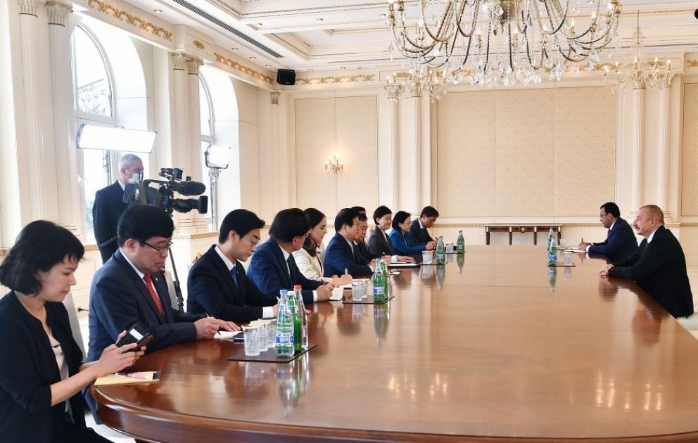Präsident Ilham Aliyev empfängt südkoreanische Delegation VIDEO