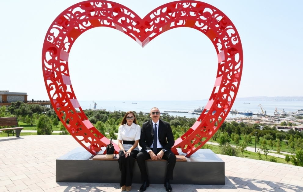 Prezident İlham Əliyev və birinci xanım Mehriban Əliyeva Bakıda yeni yaradılan “Gənclik” parkının açılışında iştirak ediblər YENİLƏNİB VİDEO