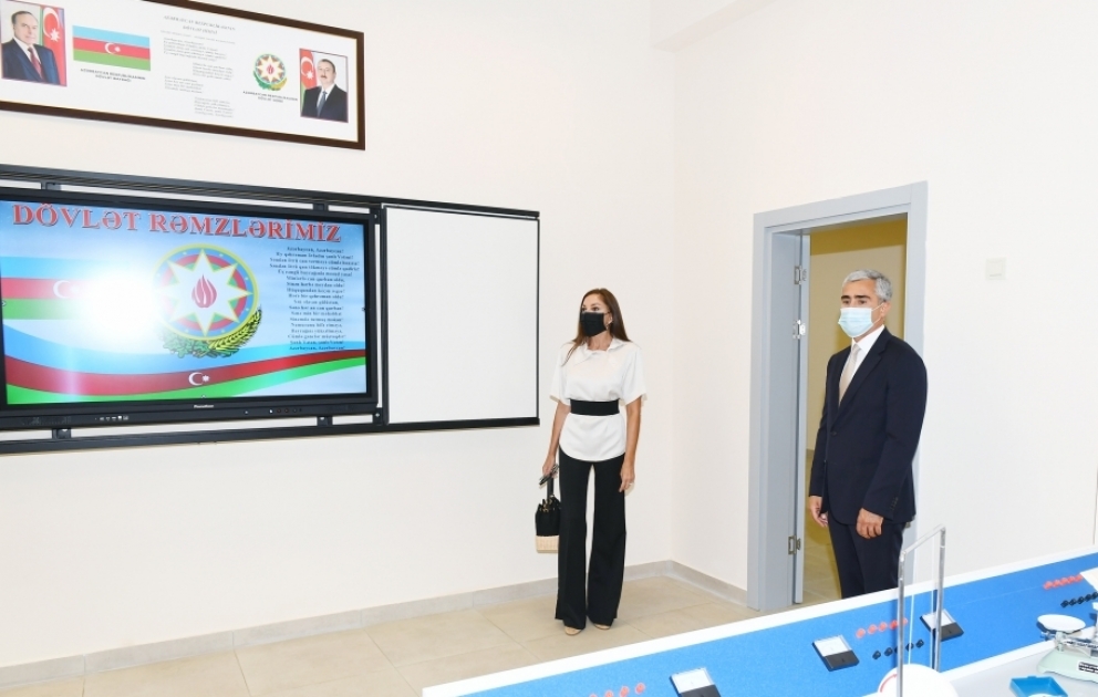 Erste Vizepräsidentin Mehriban Aliyeva weiht im Rayon Khazar von Baku eine Reihe von Erziehungsanstalten ein VIDEO
