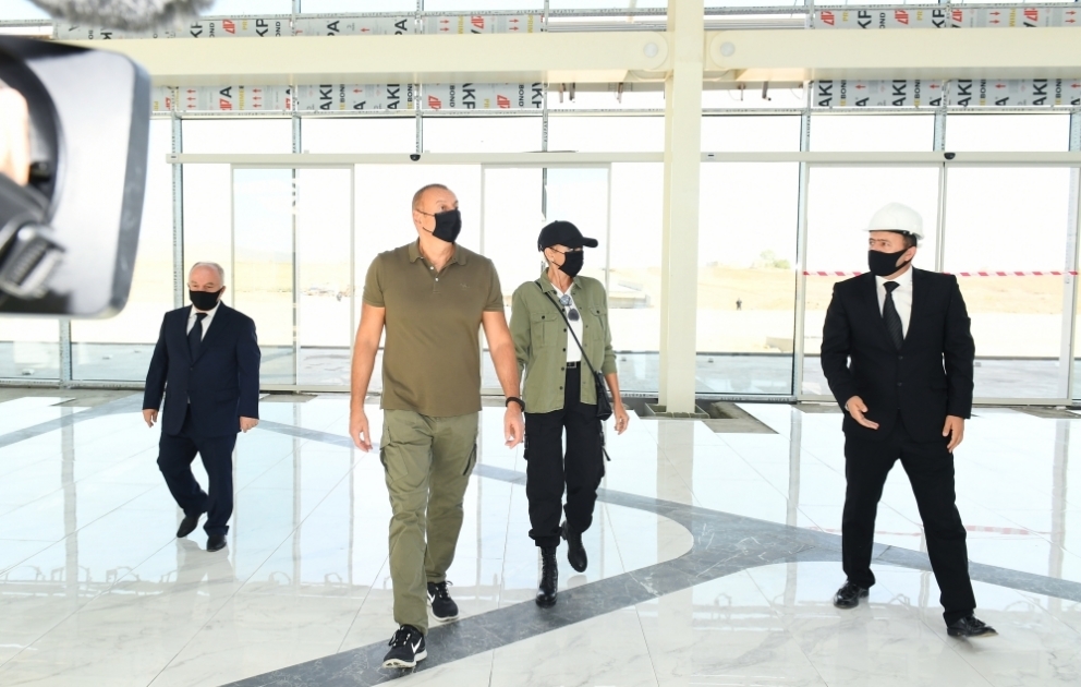 Prezident İlham Əliyev və birinci xanım Mehriban Əliyeva Füzuli Beynəlxalq Hava Limanında görülən işlərlə tanış olublar YENİLƏNİB VİDEO