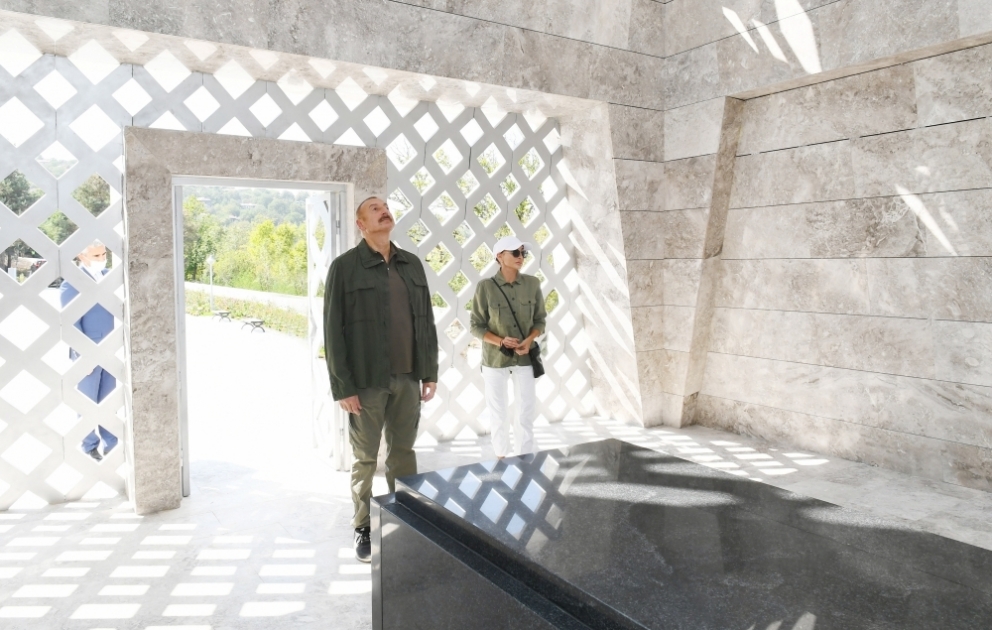 Mausoleum von Molla Panah Vagif in Schuscha nach Restaurierungsarbeiten eröffnet VIDEO