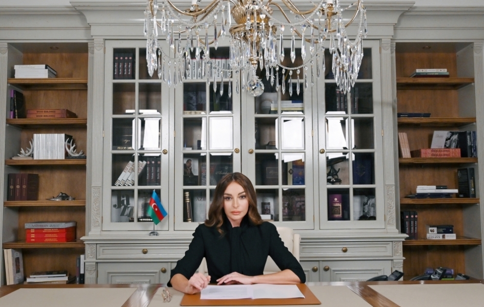 Erste Vizepräsidentin Mehriban Aliyeva teilt Videoaufnahmen aus internationalem Flughafen Füsuli VIDEO