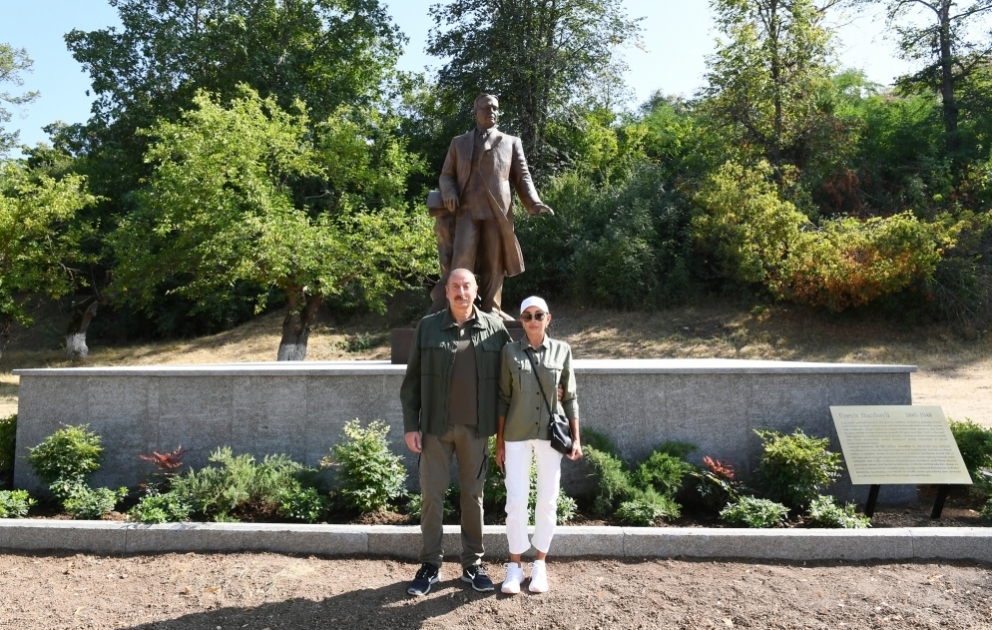 Президент Ильхам Алиев и первая леди Мехрибан Алиева приняли участие в открытии в Шуше памятника Узеиру Гаджибейли  ОБНОВЛЕНО ВИДЕО