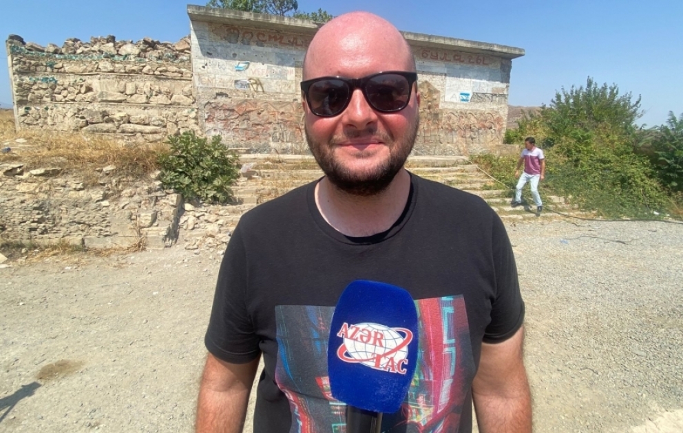 Makedoniyalı jurnalist: Ümid edirəm ki, bir daha bu cür vandalizm səhnələri ilə qarşılaşmayacağıq VİDEO