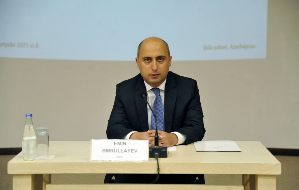 Emin Əmrullayev: Siniflərin 0,4 faizində şagird sayı 40 nəfərdən çoxdur VİDEO