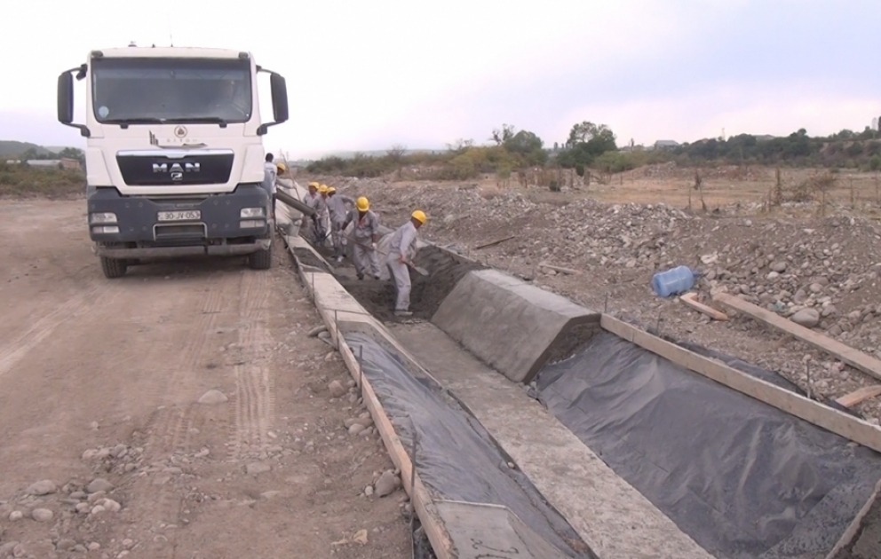 Qubada Əlibəyqışlaq və Aşağı Xuc su kanalları beton üzlüyə alınır VİDEO