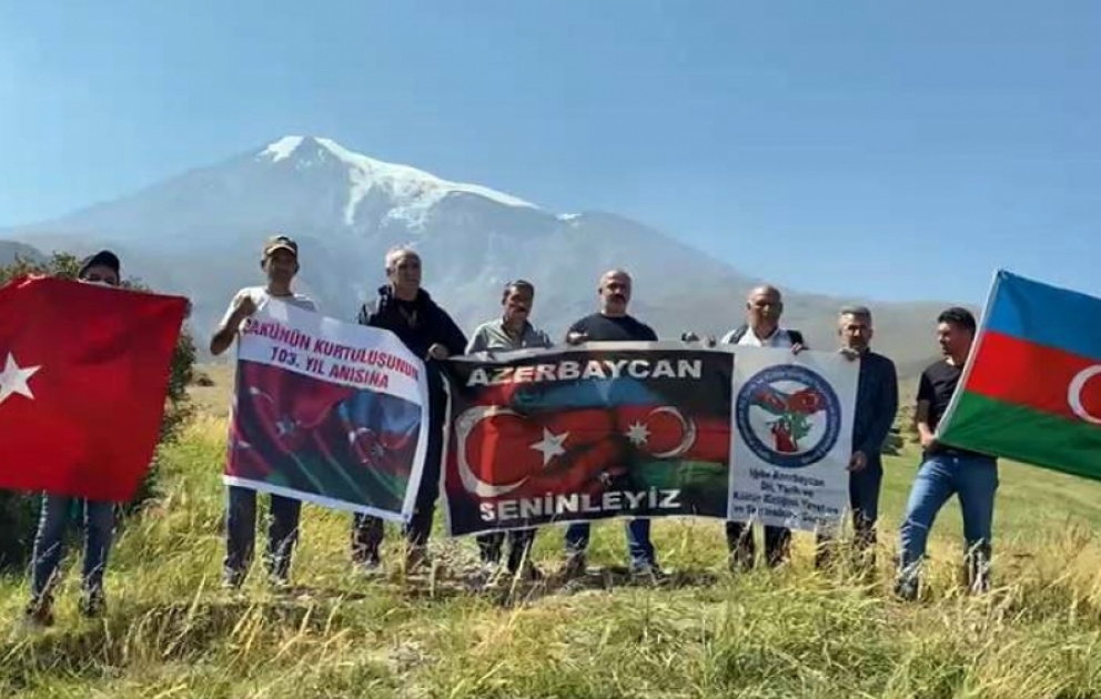 Bakının qurtuluşunun ildönümü şərəfinə Ağrı dağına yürüş keçirilib VİDEO