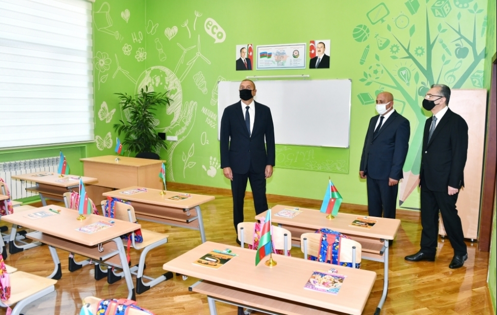Le président Ilham Aliyev visite l’école secondaire n°71 dans l’arrondissement de Sabountchou VIDEO