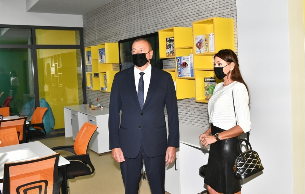 Prezident İlham Əliyev və birinci xanım Mehriban Əliyeva Bakı Avropa Liseyinin yeni binasının açılışında iştirak ediblər YENİLƏNİB VİDEO