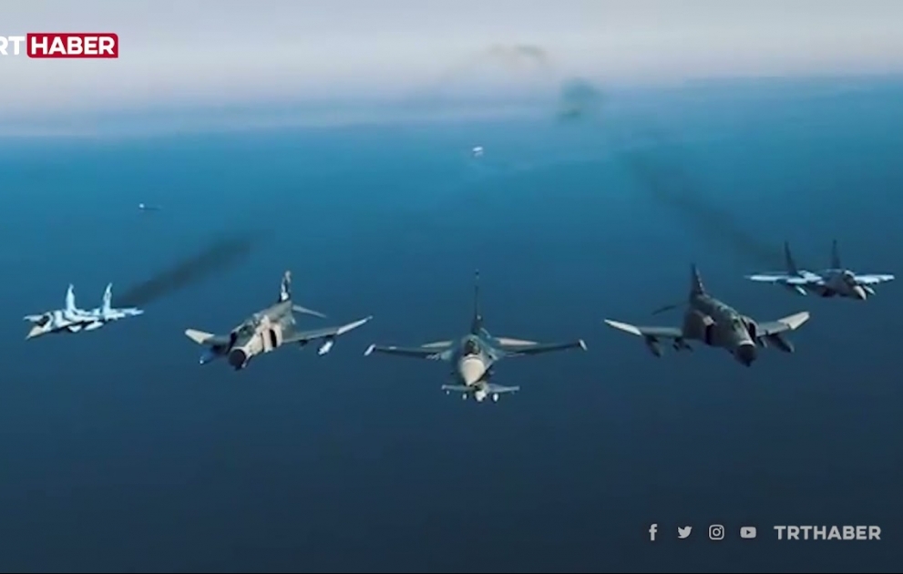 Türkiyə və Azərbaycan Hərbi Hava qüvvələrinə aid təyyarələrin Bosfor boğazı üzərindən uçuşunun görüntüləri yayımlanıb VİDEO