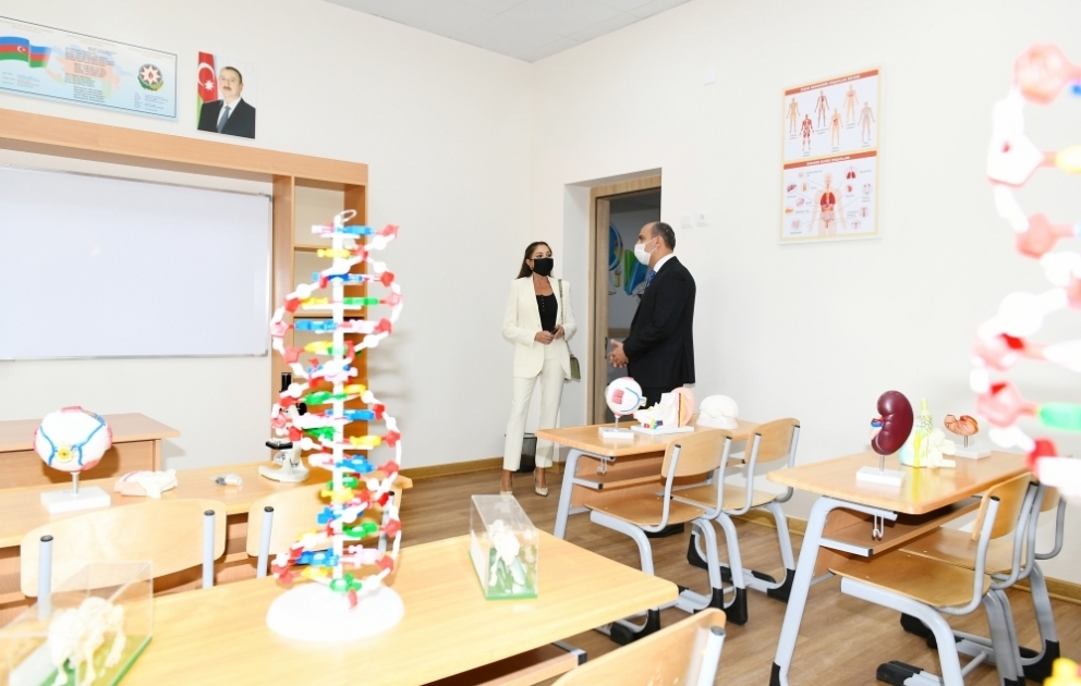First Vice-President Mehriban Aliyeva viewed conditions created at newly-built secondary school No 88 in Bina settlement of Baku VIDEO