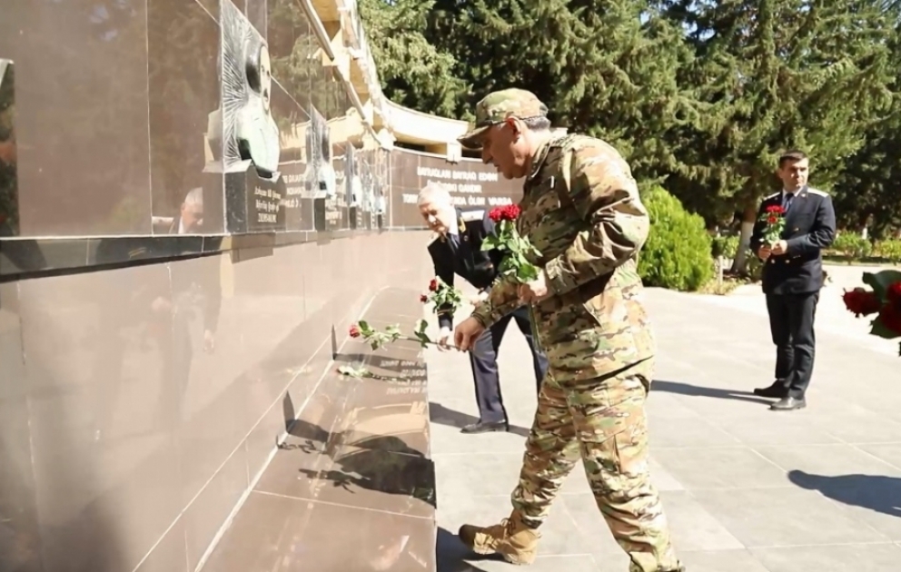 Baş Prokurorluğun nümayəndə heyəti Horadizdəki “Qəhrəmanlar parkı”nda şəhidlərimizin xatirəsini yad edib VİDEO