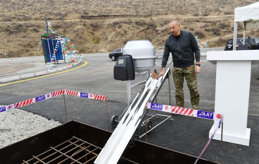 Le président Ilham Aliyev pose la première pierre de la route Talych-Tapgaragoyounlou-Gachalty-Naftalan VIDEO