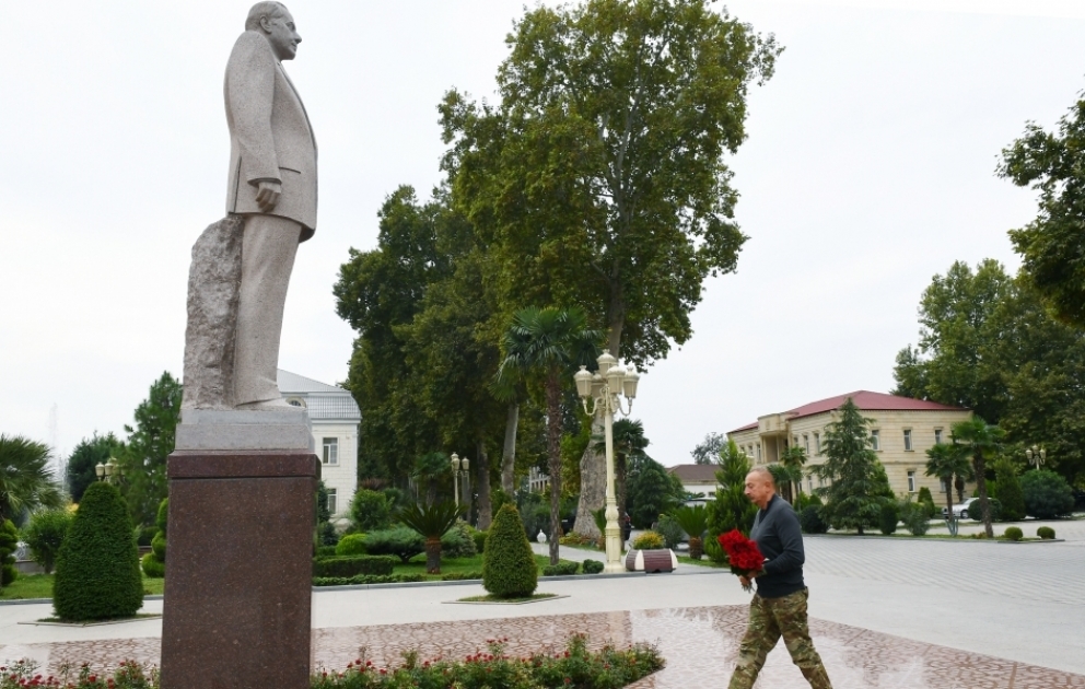 Präsident Ilham Aliyev zu Besuch im Rayon Barda eingetroffen VIDEO