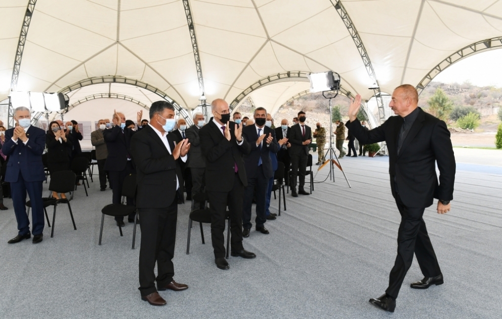 Prezident İlham Əliyev Cəbrayıl ictimaiyyətinin nümayəndələri ilə görüşüb, Memorial Kompleksin və şəhərin bərpasının təməl daşını qoyub VİDEO
