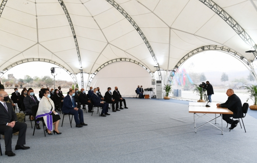 Präsident Ilham Aliyev trifft sich mit Vertretern der Öffentlichkeit des Rayons Jabrayil VIDEO