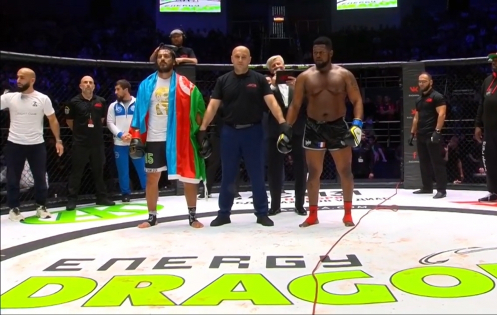 Aserbaidschans K-1-Kämpfer Zabit Samadov feiert seinen nächsten Sieg VIDEO