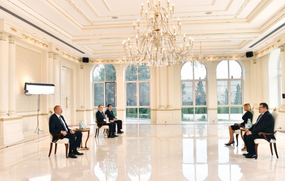 Prezident İlham Əliyev Avropa İttifaqının ölkəmizdəki nümayəndəliyinin yeni təyin olunmuş rəhbərinin etimadnaməsini qəbul edib YENİLƏNİB VİDEO