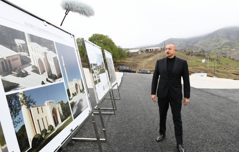 Prezident İlham Əliyev Xocavənd rayonunun Hadrut qəsəbəsinə və Tuğ kəndinə səfər edib Hadrut qəsəbəsində yeni məscidin təməli qoyulub VİDEO