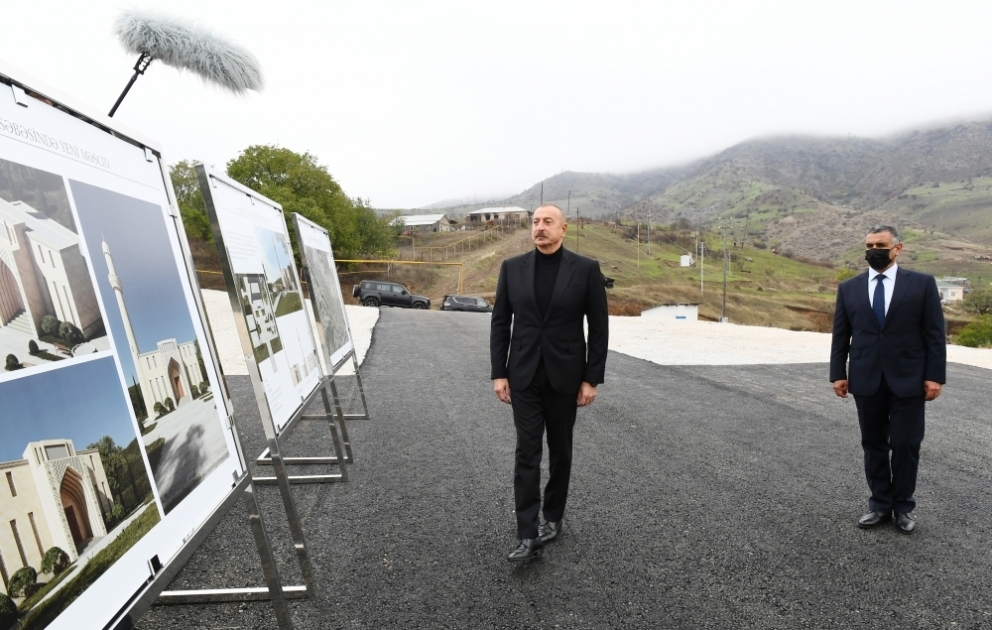 Präsident Ilham Aliyev besucht Siedlung Hadrut und Dorf Tugh in Khojavend Region Grundstein für neue Moschee gelegt VIDEO