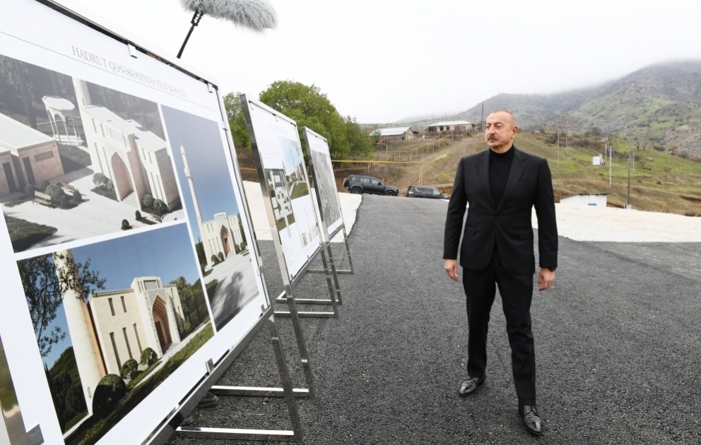 Déplacement du président Ilham Aliyev dans le bourg de Hadrout et le village de Tough La première pierre d’une nouvelle mosquée a été posée dans le bourg de Hadrout VIDEO