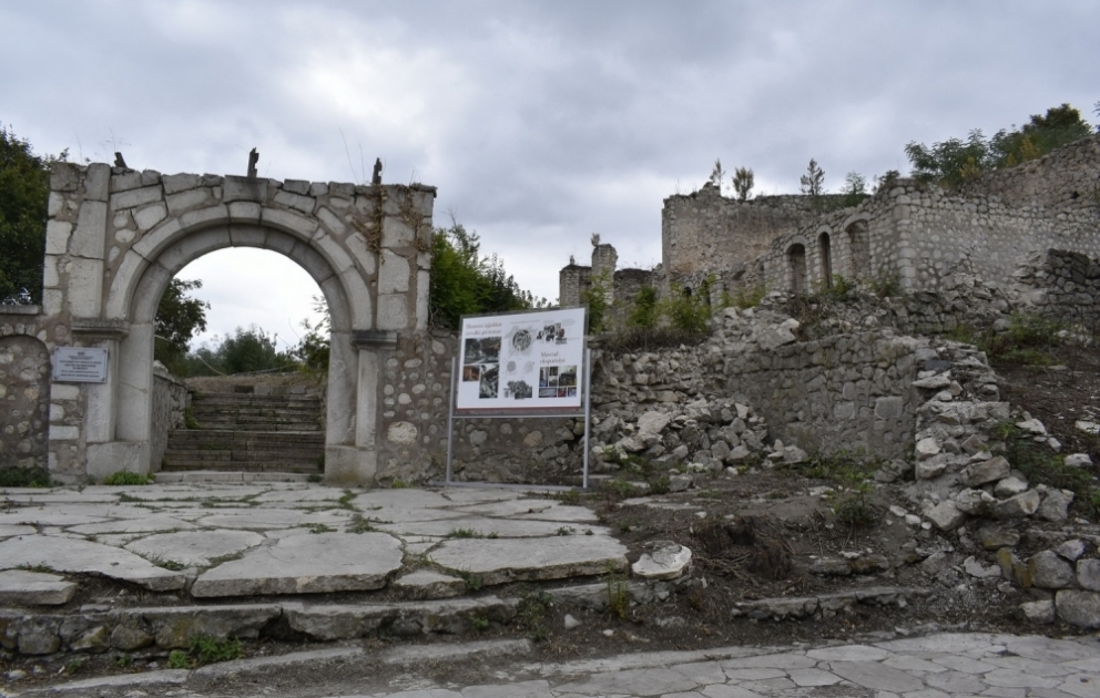 Dahi bəstəkar Üzeyir Hacıbəylinin erməni vandalizminə məruz qalan evi VİDEO