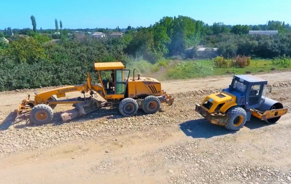 Üç sərhəd keçid məntəqəsi arasında avtomobil yolunun tikintisi davam edir VİDEO