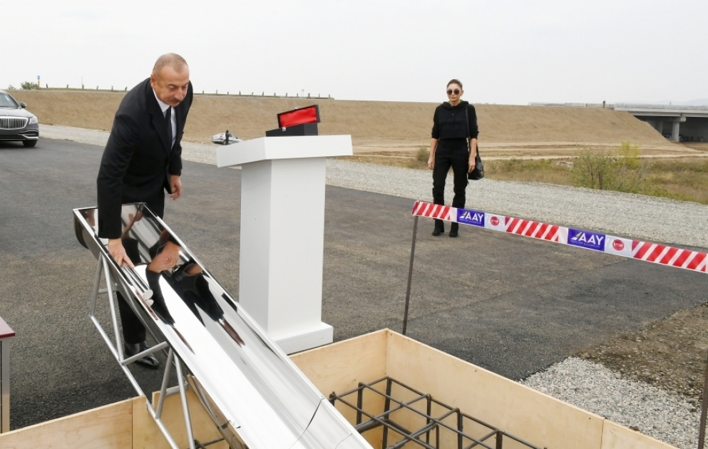 Präsident Ilham Aliyev und First Lady Mehriban Aliyeva zu Besuch in der Region Füsuli VIDEO