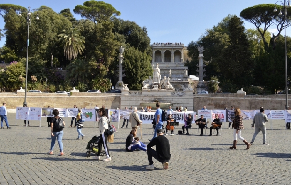 Romadakı həmvətənlərimiz şəhərin əsas meydanlarından olan “Piazza del Popolo”da dinc aksiya keçiriblər VİDEO
