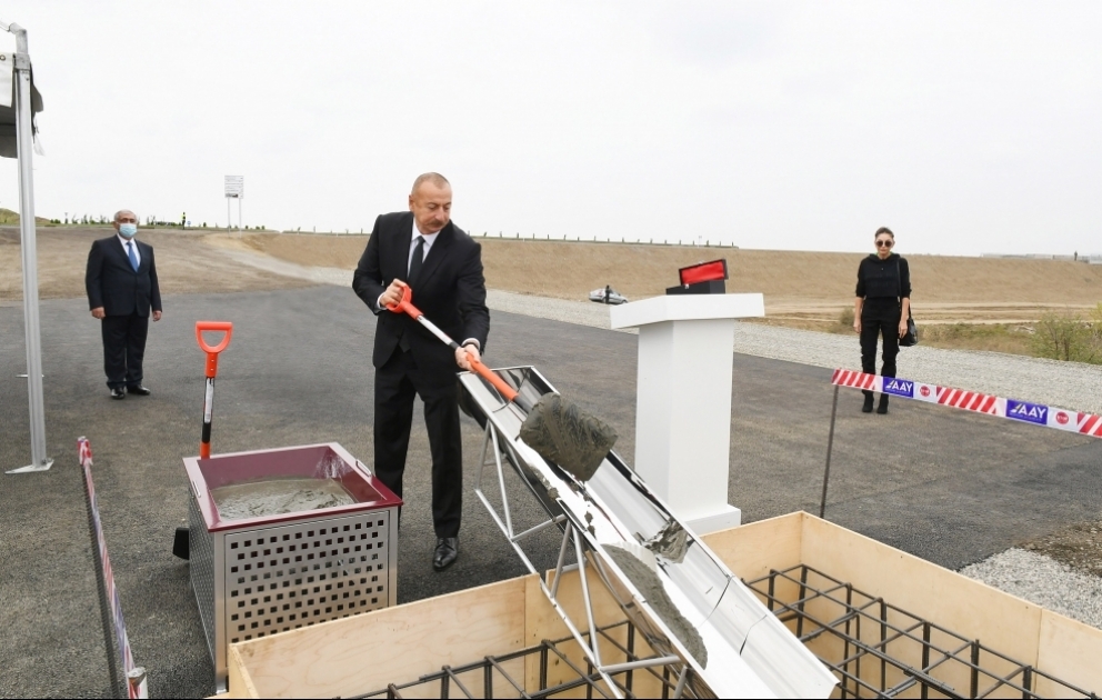 Prezident İlham Əliyev və birinci xanım Mehriban Əliyeva Füzuli rayonunda səfərdə olublar  Füzuli-Ağdam avtomobil yolunun təməli qoyulub YENİLƏNİB VİDEO