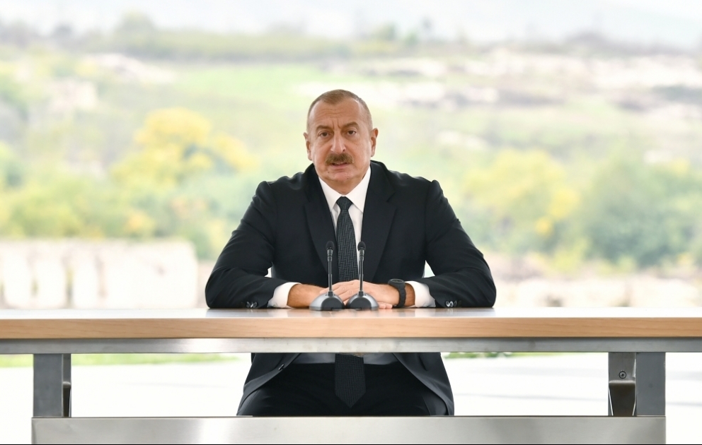 Präsident Ilham Aliyev und First Lady Mehriban Aliyeva treffen sich mit Vertretern der Öffentlichkeit des Rayons Füsuli VIDEO