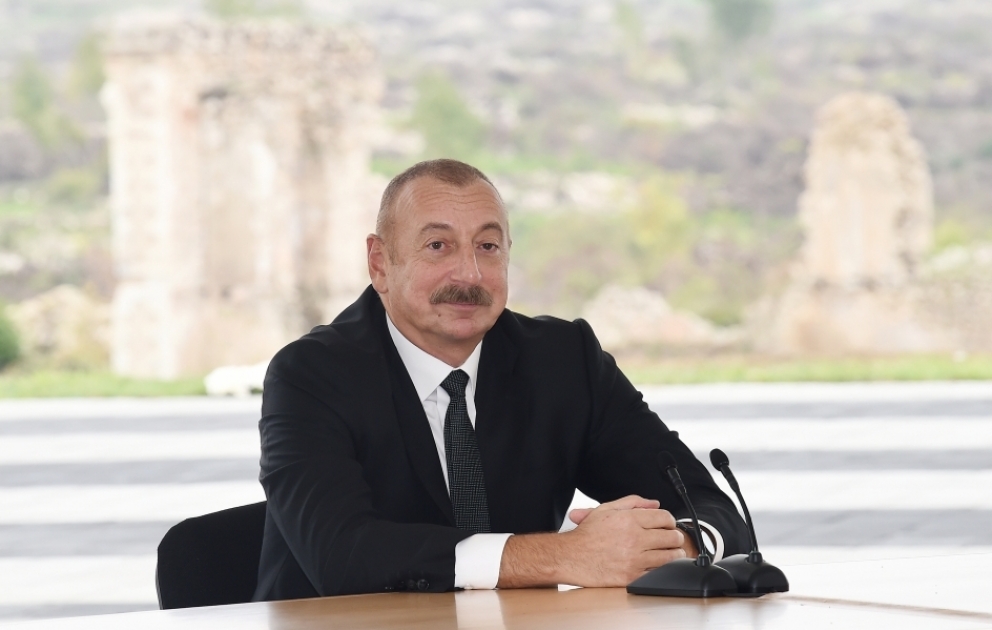 Le président Ilham Aliyev et son épouse Mehriban Aliyeva rencontrent des représentants de la communauté de Fuzouli, posent la première pierre du Complexe mémorial et de la restauration de la ville de Fuzouli VIDEO