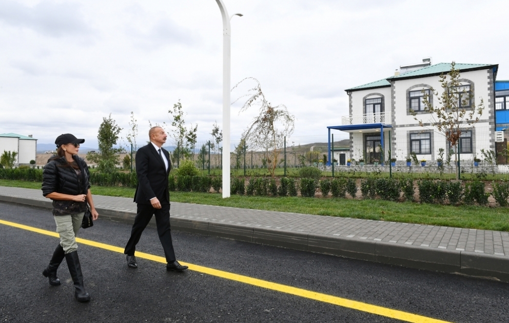 Президент Ильхам Алиев и первая леди Мехрибан Алиева совершили поездку в Зангиланский район ВИДЕО