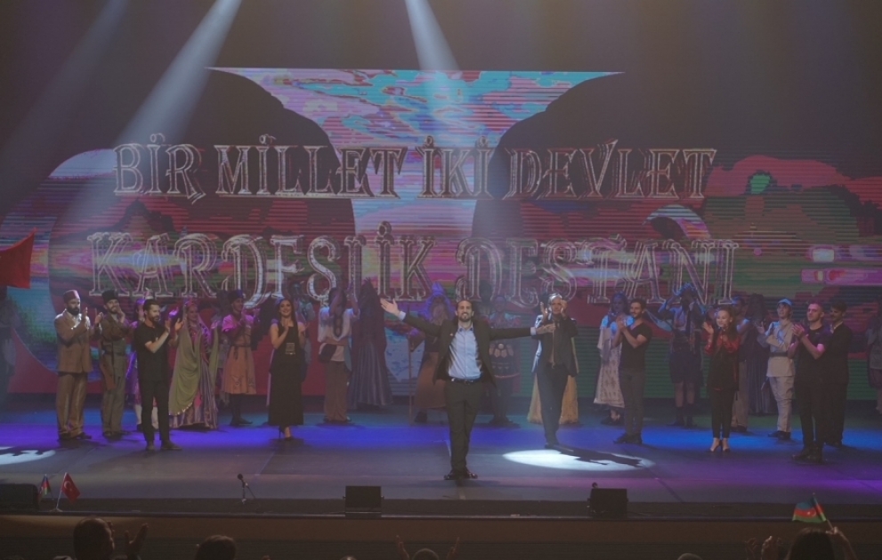 Ankarada “Qardaşlıq dastanı rəqsi” musiqili tamaşasının təqdimatı olub VİDEO