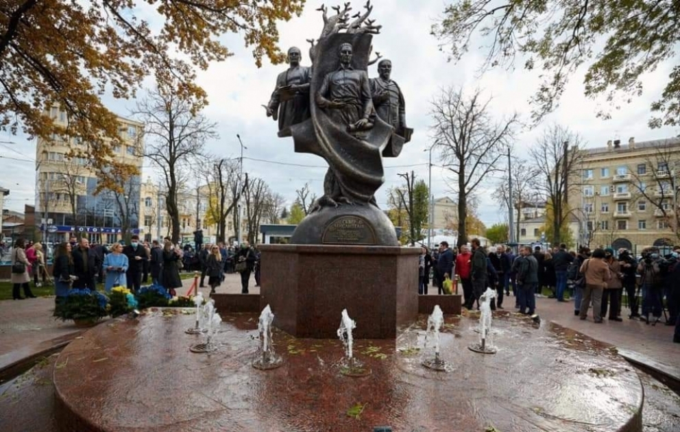 В украинском городе Харькове открылся памятник Мирза Фатали Ахундзаде ВИДЕО