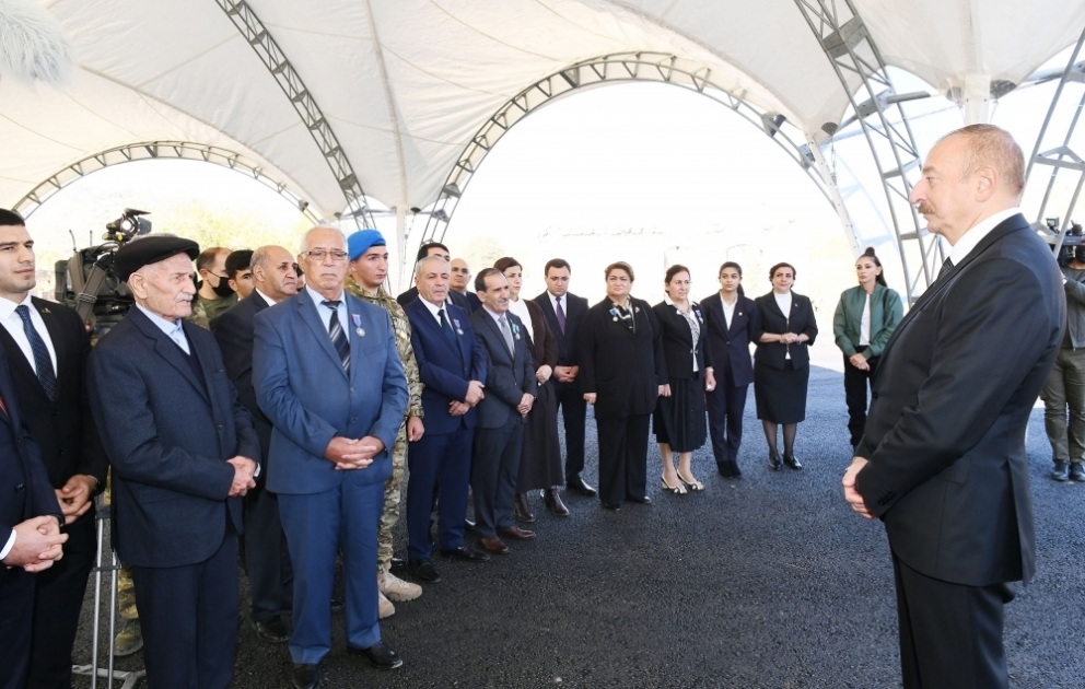 Prezident İlham Əliyev və birinci xanım Mehriban Əliyeva Qubadlı rayon ictimaiyyətinin nümayəndələri ilə görüşüblər YENİLƏNİB VİDEO